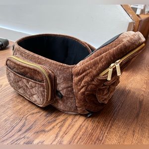 Tushbaby Hip carrier with pockets Camel/brown Velvet